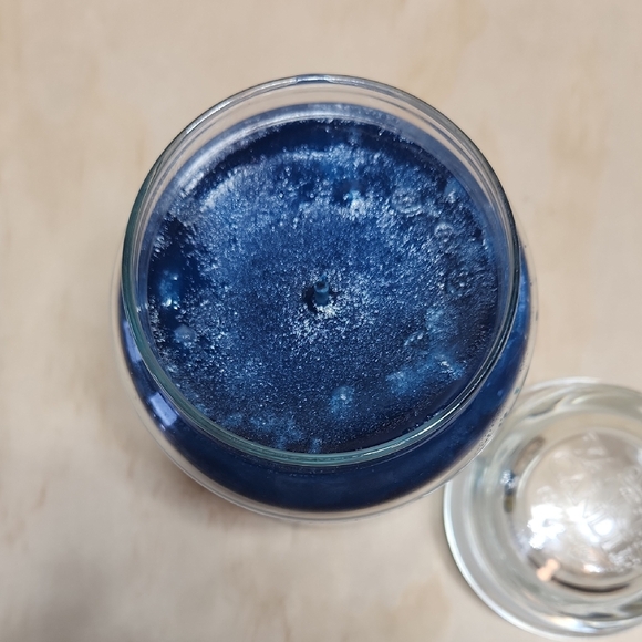 Yankee Candle Limited Edition Surf's Up Blue Candle 22 oz Large Jar - Picture 3 of 4